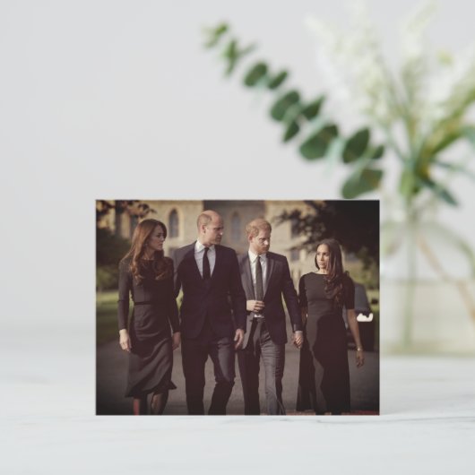 Catherine William Harry Meghan Long Walk 2022 Postkarte (Stehend Vorderseite)