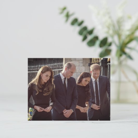 Catherine William Harry Meghan Windsor Castle 2022 Postkarte (Stehend Vorderseite)