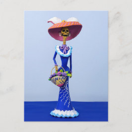 Catrina in einem blauen Kleid und Pink Hat Postkar Postkarte