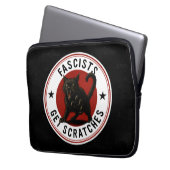 Cats Against Fascists Laptopschutzhülle (Vorderseite Links)