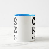 Cats, Books and Coffee Zweifarbige Tasse (Mittel)