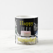 Cats celebrating a birthday with cake and candles kaffeetasse (Mittel)