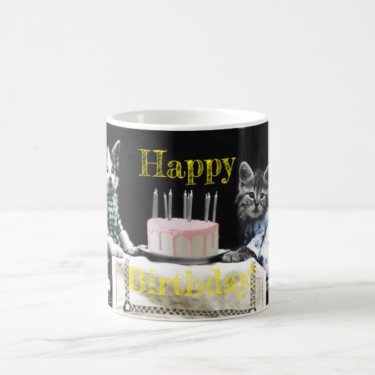 Cats celebrating a birthday with cake and candles kaffeetasse (Mittel)