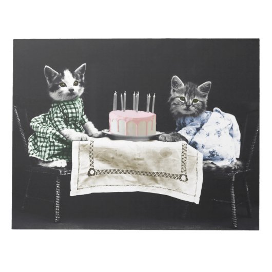 Cats celebrating a birthday with cake and candles notizblock (Vorderseite)