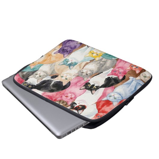 Cats in Multicolour laptop case (Vorne Knopf)