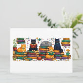 Cats Reading Books Cozy Library Scene Einladung (Stehend Vorderseite)