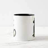 Caturday Katzen ordnen die Weltgeschenke an Zweifarbige Tasse (Mittel)