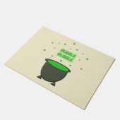 Cauldron und Bubbling Green Brew Halloween Fußmatte (Schrägansicht)