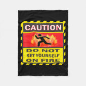 Caution Do Not Set Yourself On Fire  Fleecedecke (Vorderseite)