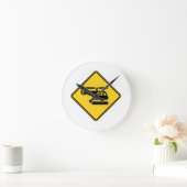 Caution Helicopter Sign Runde Wanduhr (Zuhause)
