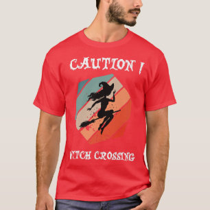 Caution Hexe Crossing Halloween 2022 Sprichwort 40 T-Shirt