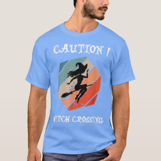 Caution Hexe Crossing Halloween 2022 Sprichwort 40 T-Shirt
