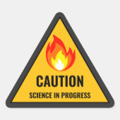 Caution Science in Progress Dreieckiger Aufkleber (Vorderseite)