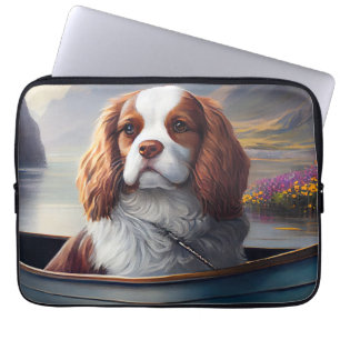 Cavalier King auf einem Paddel: Ein Landschaftlich Laptopschutzhülle