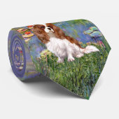 Cavalier King Charles (Blenheim) - Lilies 2 Krawatte (Gerollt)