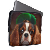 Cavalier King Charles Spaniel am St. Patrick's Day Laptopschutzhülle (Vorne Rechts)