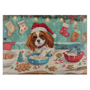 Cavalier King Charles Spaniel beim Weihnachtsbacke Schneidebrett