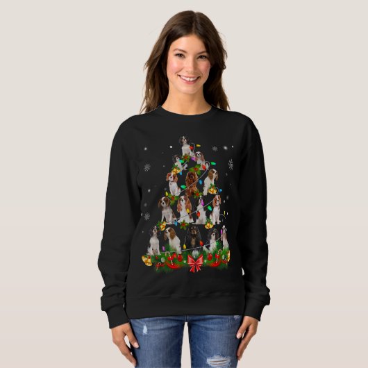 Cavalier King Charles Spaniel Christmas Tree Light Sweatshirt (Vorne ganz)