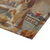 Cavalier King Charles Spaniel Cooking in Kitchen Schneidebrett (Ecke)