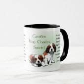 Cavalier King Charles Spaniel gibt Tasse (VorderseiteRechts)