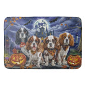Cavalier King Charles Spaniel Halloween Spooky Badematte (Vorderseite)
