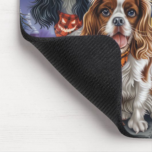 Cavalier King Charles Spaniel Halloween Spooky Mousepad (Ecke)