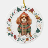 Cavalier King Charles Spaniel im Winter Sweater Keramik Ornament (Vorne)