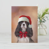 Cavalier King Charles Spaniel in rotem Hut des Wei Einladung (Stehend Vorderseite)