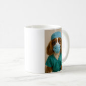 Cavalier King Charles Spaniel in Scrubs Kaffeetasse (VorderseiteRechts)
