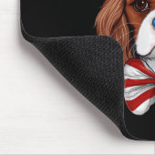 Cavalier King Charles Spaniel mit der US-Flagge In Mousepad (Ecke)