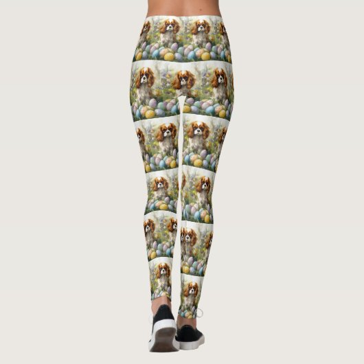 Cavalier King Charles Spaniel mit Ostereiern Leggings (Rückseite)