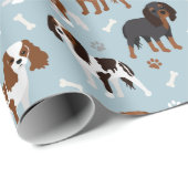 Cavalier King Charles Spaniel Paws and Bones Geschenkpapier (Rolleneckpunkt)