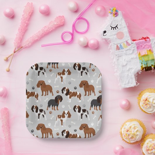 Cavalier King Charles Spaniel Paws and Bones Paper Pappteller (Party)