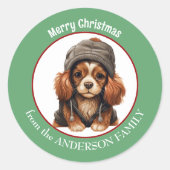 Cavalier King Charles Spaniel Pup in Winter Hat Runder Aufkleber (Vorderseite)