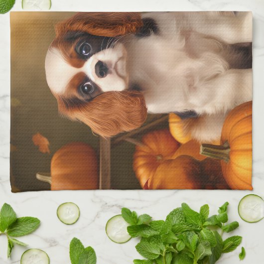 Cavalier King Charles Spaniel Puppy Autumn Pumpkin Geschirrtuch (Gefaltet)