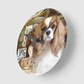 Cavalier King Charles Spaniel Runde Wanduhr (Winkel)