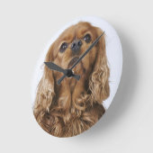 Cavalier King Charles Spaniel sieht nach oben Runde Wanduhr (Winkel)