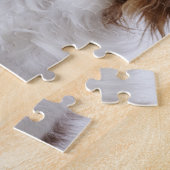 Cavalier King Charles Spaniel sitzt im Studio Puzzle (Seite)