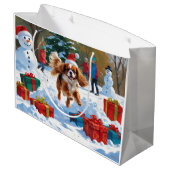 Cavalier King Charles Spaniel Snow mit Weihnachten Große Geschenktüte (Rückseite Schrägansicht)