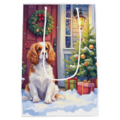 Cavalier King Charles Spaniel Snowy Christmas Mittlere Geschenktüte (Rückseite)