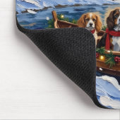 Cavalier King Charles Spaniel Weihnachtsboot Mousepad (Ecke)