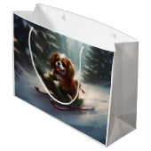 Cavalier King Charles Spaniel Weihnachtsschnee Große Geschenktüte (Rückseite Schrägansicht)