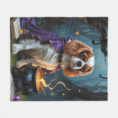 Cavalier King Charles Spaniel Whimsical Halloween Fleecedecke (Vorderseite (Horizontal))
