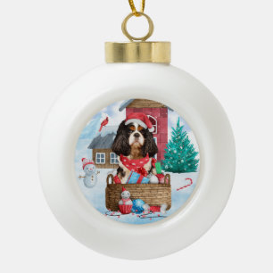 Cavalier King Dog im Schnee Weihnachtshundehaus Keramik Kugel-Ornament