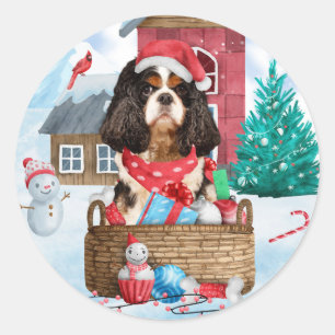 Cavalier King Dog im Schnee Weihnachtshundehaus Runder Aufkleber