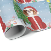 Cavalier King Dog in Snow mit Weihnachtsgeschenken Geschenkpapier (Rolleneckpunkt)