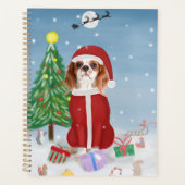 Cavalier King Dog in Snow mit Weihnachtsgeschenken Planer (Vorderseite)