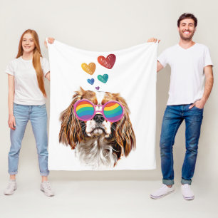 Cavalier King Dog mit dem Valentinstag des Herzens Fleecedecke