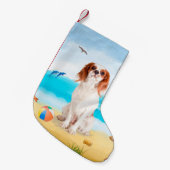 Cavalier King Dog on Beach Kleiner Weihnachtsstrumpf (Vorderansicht (hängend))