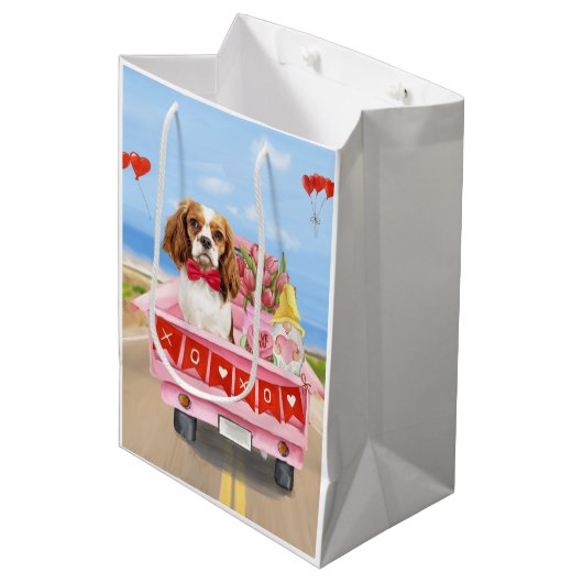 Cavalier King Dog Valentine's Day Lkw Herz Mittlere Geschenktüte (Vorderseite Schrägansicht)